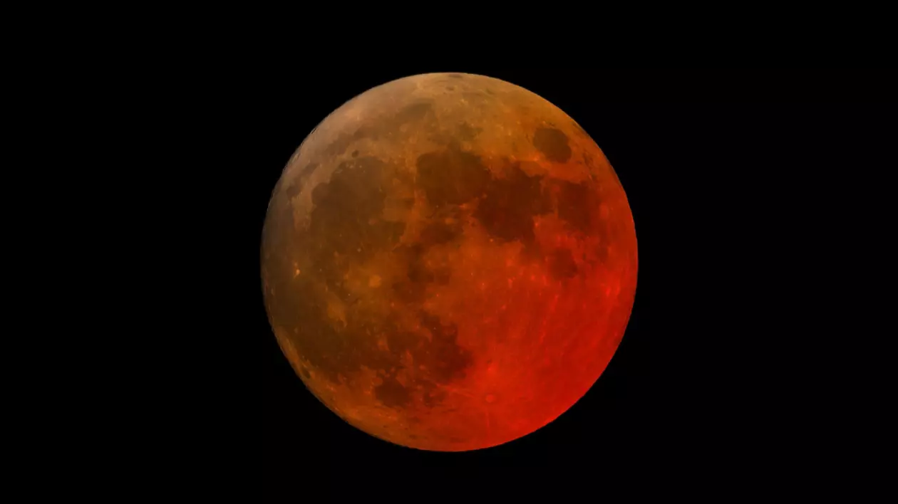 Lună Sângerie, în timpul eclipsei totale de Lună