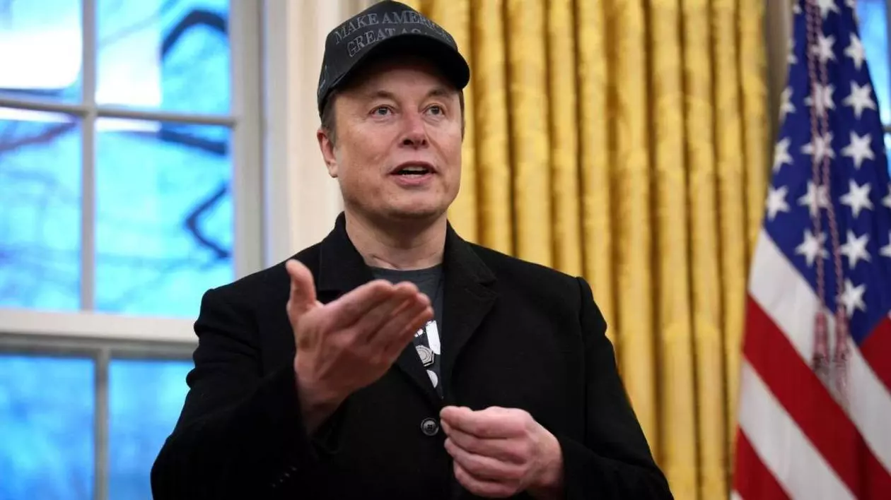 elon musk in biroul oval purtand o sapca pe cap
