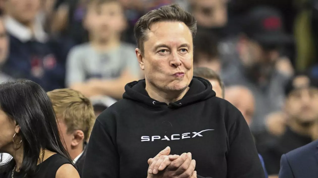 Elon Musk este prezentat în timpul finalelor campionatului național de lupte din Divizia 1 NCAA, pe 22 martie 2025, la Wells Fargo Center din Philadelphia