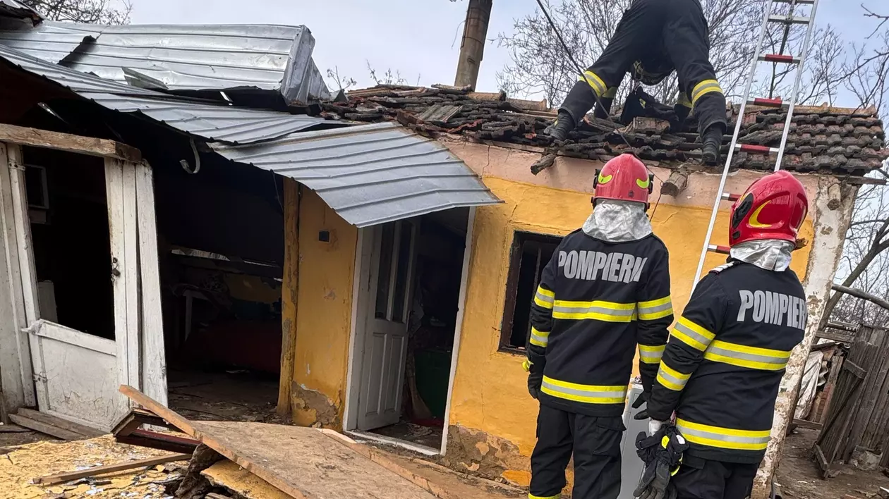 Explozia unui butelii a distrus o bucătărie la Brăila. FOTO: ISU Brăila