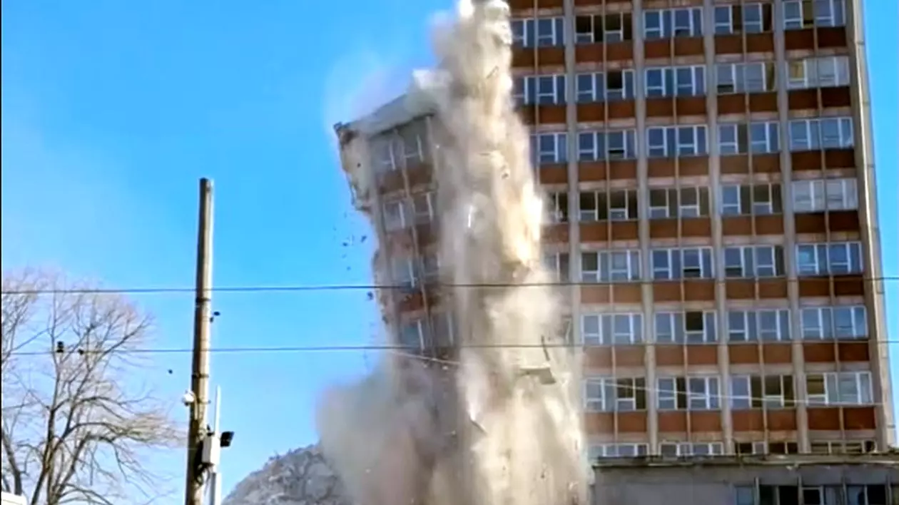 Momentul demolării ultimei clădiri din fosta fabrică de pompe Aversa de la Obor