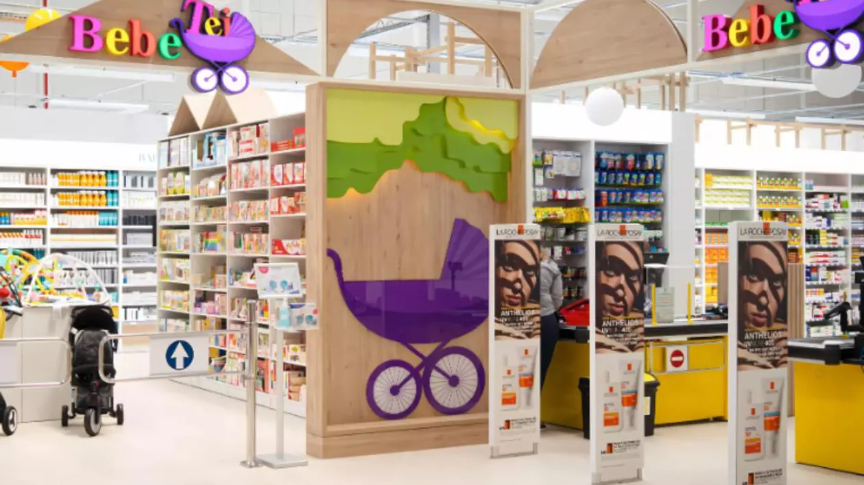 fotografie din farmacia bebe tei unde sunt foarte multe rafturi cu produse cosmetice si medicamente