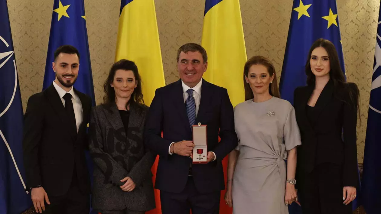 Gherghe Hagi, soția Marilena, fiica Kira și logodnicul ei și Elena Tănase