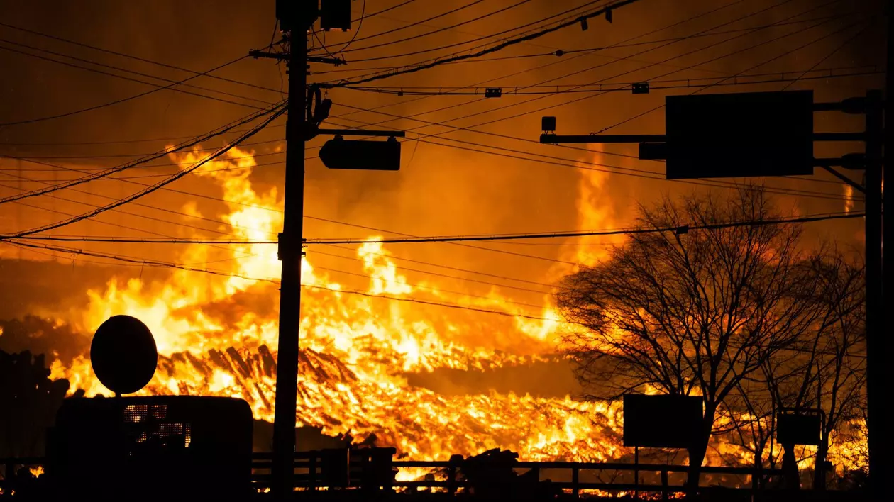 Imagine cu incendiul care se răspândește în Andong, Coreea de Sud