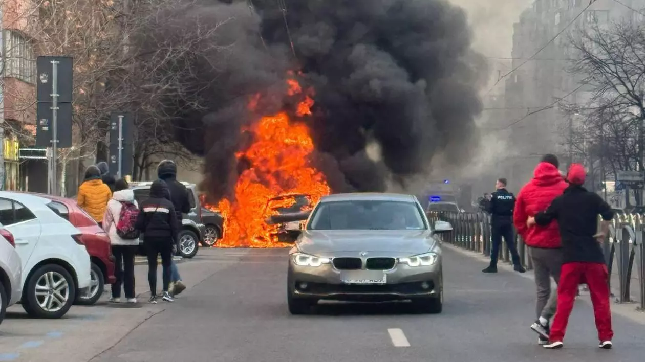 Imagine de la incendiul violent din Calea Moșilor