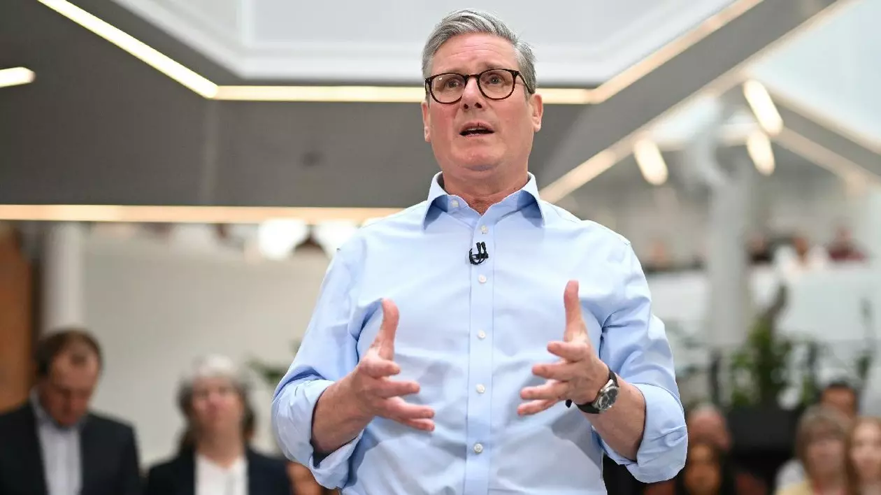 Premierul britanic Keir Starmer vorbește în timpul unei sesiuni de întrebări și răspunsuri după ce a ținut un discurs în care a anunțat că NHS England