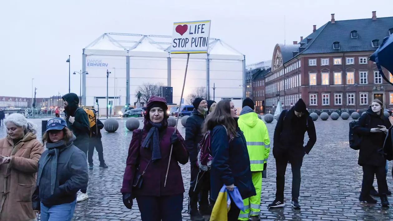 Marș în Christiansborg Slotsplads pentru a marca cel de-al treilea an de la invazia Ucrainei de către Rusia. FOTO: Hepta.