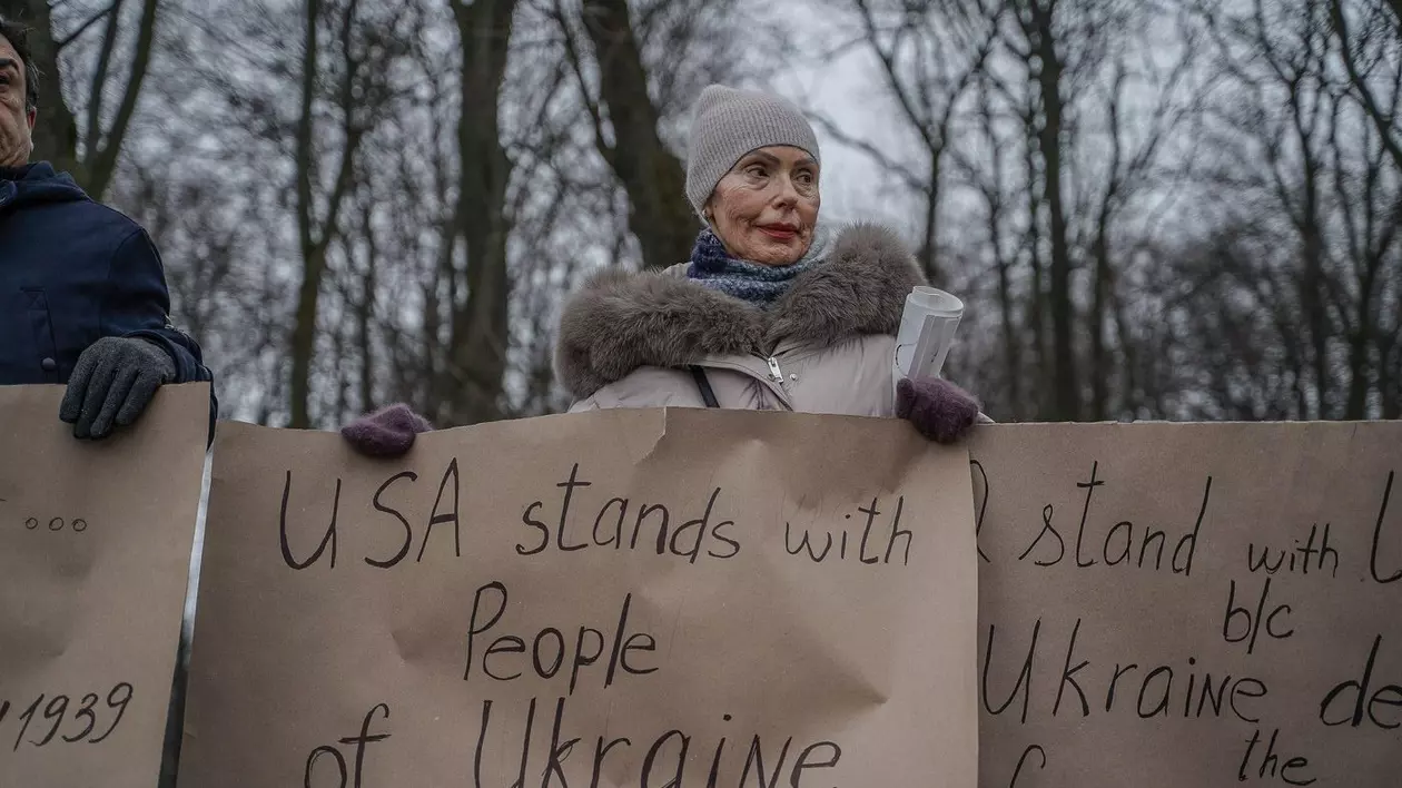 Miting organizat sâmbătă în fața Ambasadei SUA la Kiev Foto: Profimedia