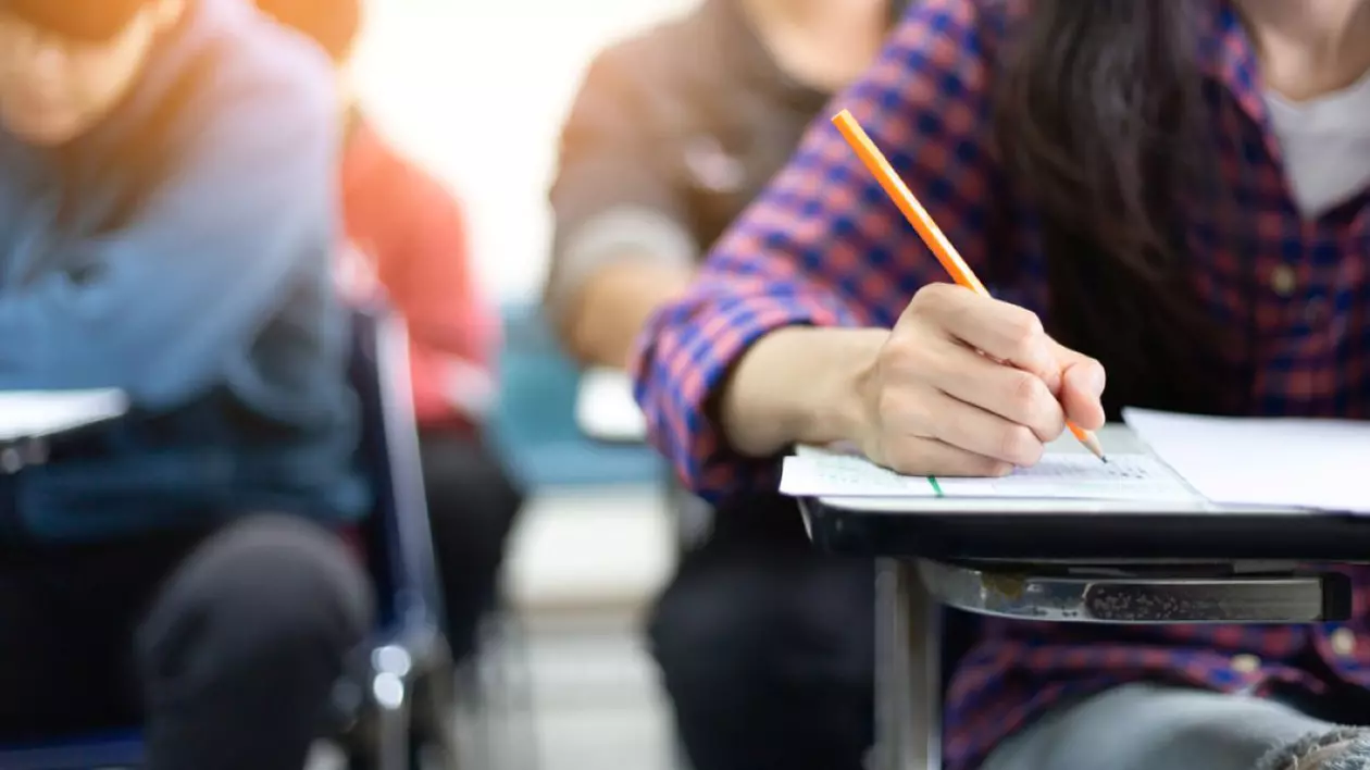 Modele de subiecte Evaluare Națională 2025 la limba română - clasa a VIII-a