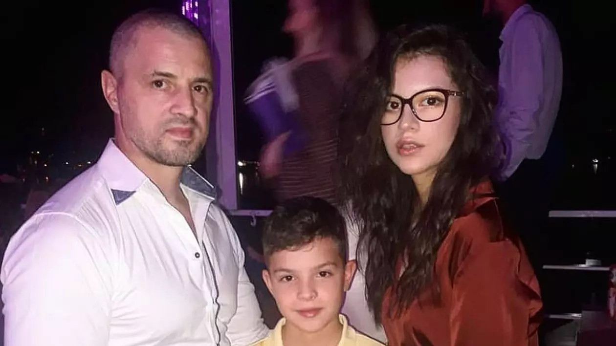 Pavel Stratan, alături de cei doi copii ai săi, Cezar Stratan și Cleopatra Stratan