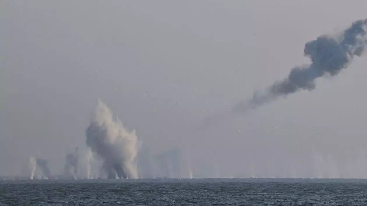 Pe 20 martie, Coreea de Nord a efectuat un test de tragere a celui mai recent sistem de rachete antiaeriene, în cadrul unui exercițiu urmărit de liderul Kim Jong Un