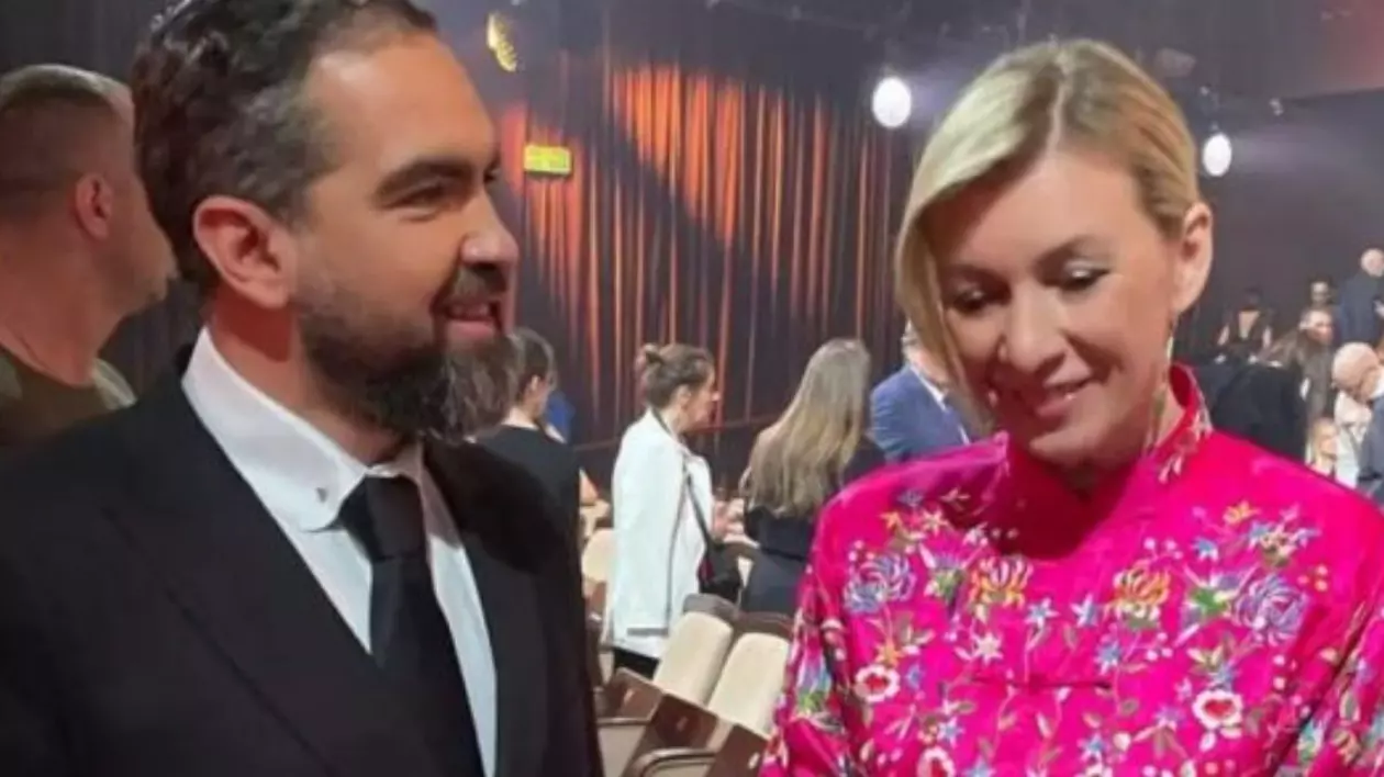 Preotul Ciprian Mega și purtătoarea de cuvânt a MAE rus, Maria Zaharova, la un festival de film la Moscova Captură Facebook/ Laura Irina Mega