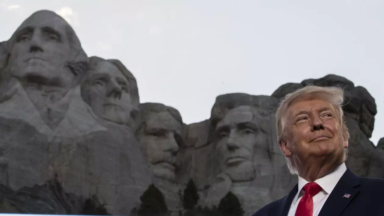 Președintele Donald Trump se află la Mount Rushmore National Memorial