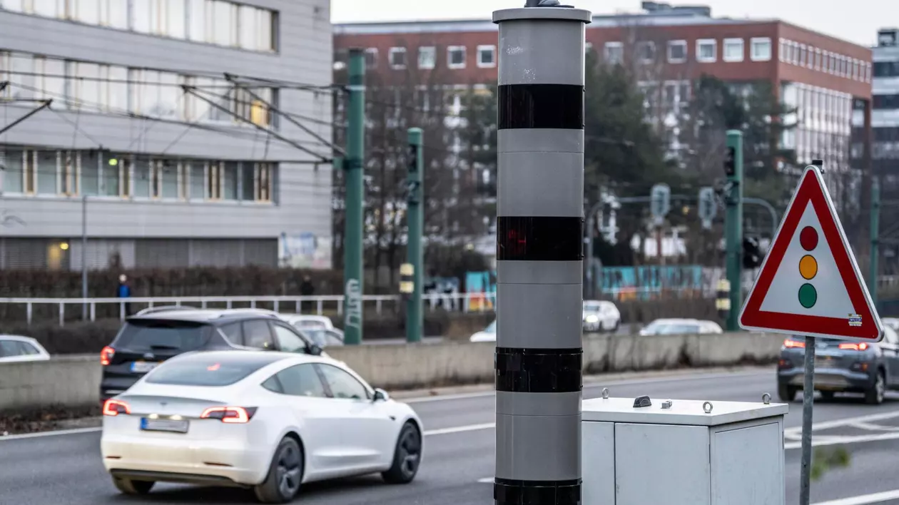 Șoferiță prinsă de radar de 104 ori, în 5 luni, la Stuttgart. Ce amendă a primit