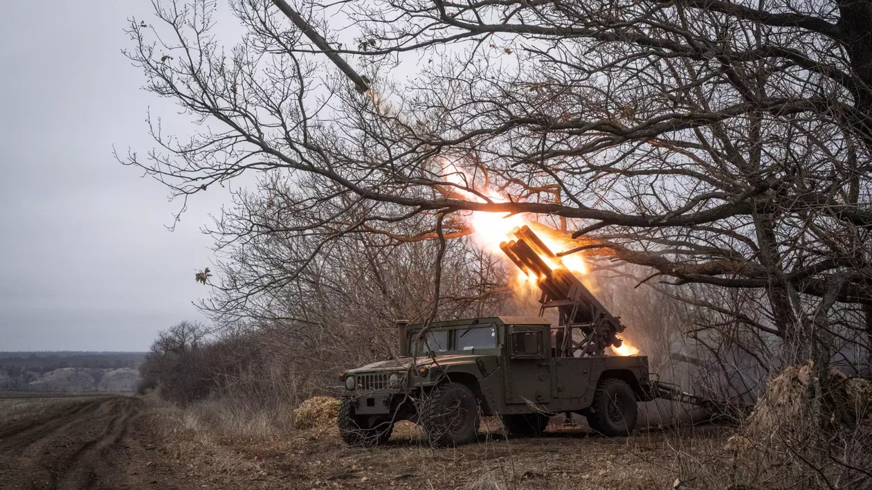 Imagine cu un Humvee american angajat într-un atac asupra Rusiei