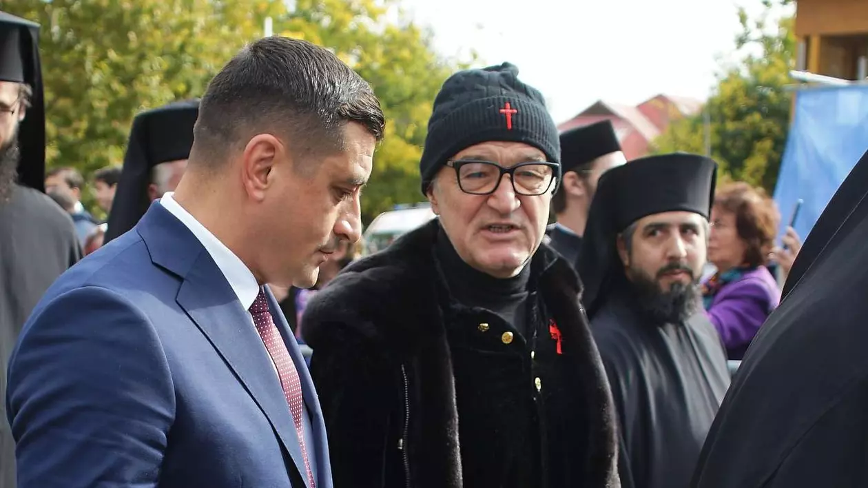 Gigi Becali a declarat că l-a tratat pe președintele AUR George Simion ca pe copilul său, l-a sprijinit cu bani, dar a fost trădat