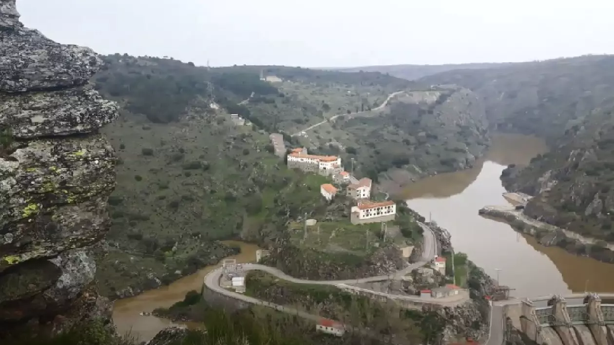 Satul Salto de Castro, vedere aeriană
