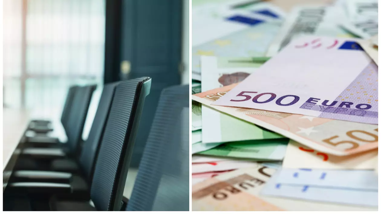 În partea stângă sunt scaune goale, negre, în fața unui birou. În partea dreaptă sunt mai multe bancnote euro