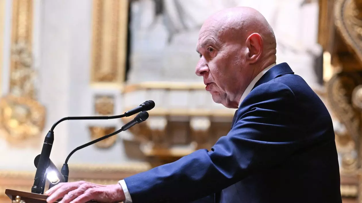Senatorul francez, Claude Malhuret, în timpul declarației Guvernului privind situația din Ucraina și securitatea în Europa, la Senat, pe 4 martie 2025, la Paris, Franța.