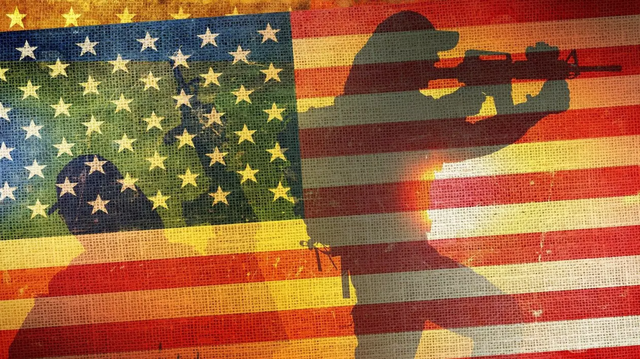 Siluete de soldați americani cu steagul Statelor Unite pe fundal. Imagine cu caracter ilustrativ Foto: Profimedia