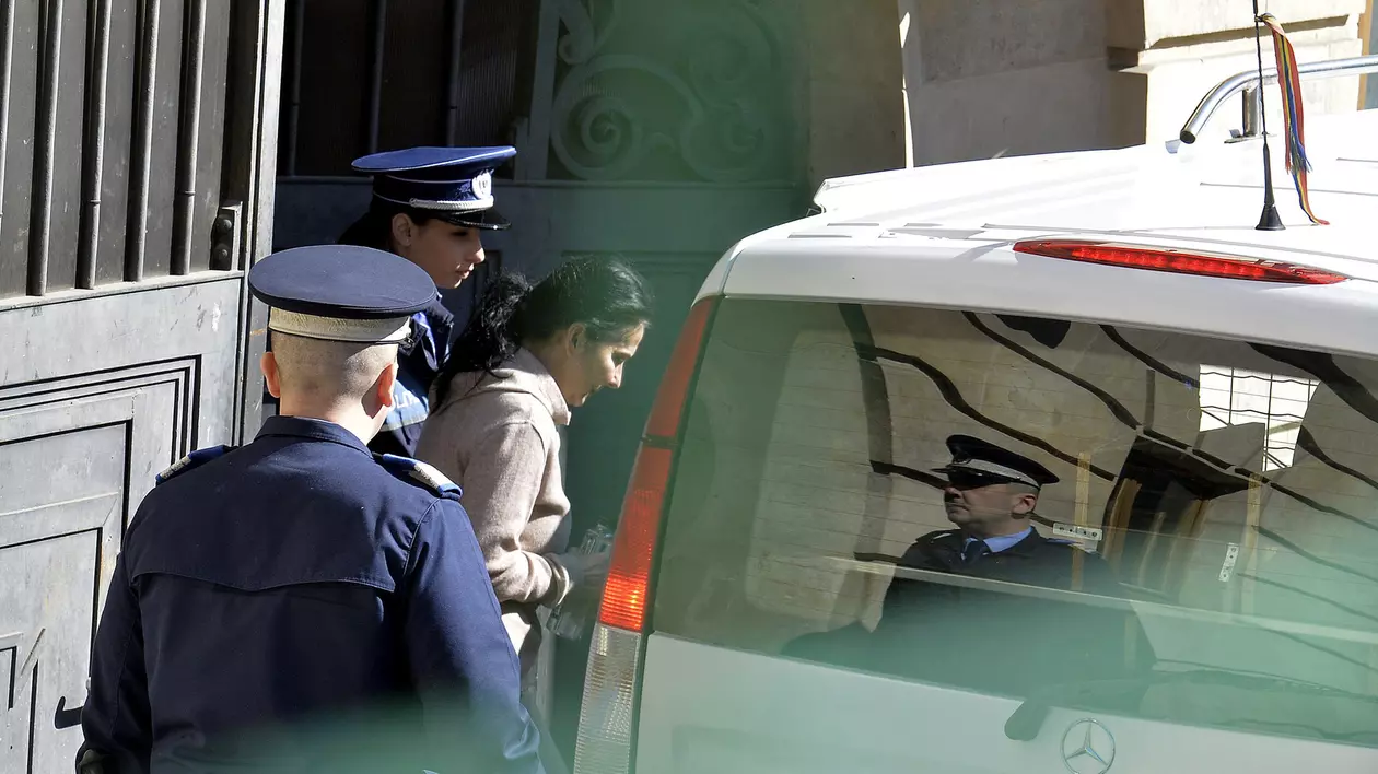 Sorina Pintea, fost ministru al Sanatatii, paraseste sediul Curtii de Apel Bucuresti