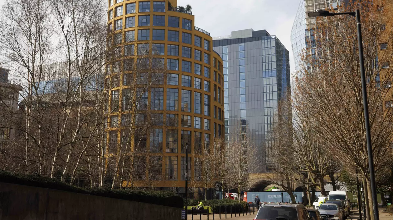 Un cuplu de pensionari din Londra a cerut demolarea unui turn de birouri de 42 de milioane de euro: „Încalcă dreptul la lumină! Nu putem să citim în pat”