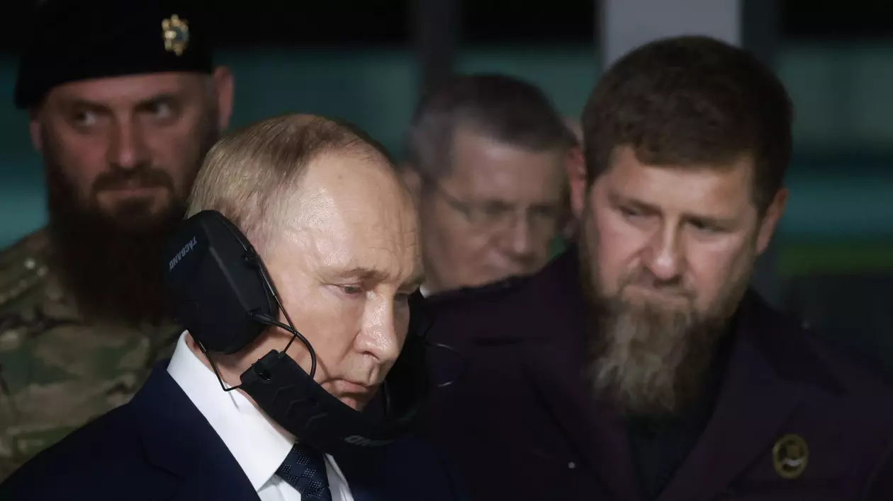 Vladimir Putin (stânga) și Ramzan Kadîrov Foto: Hepta