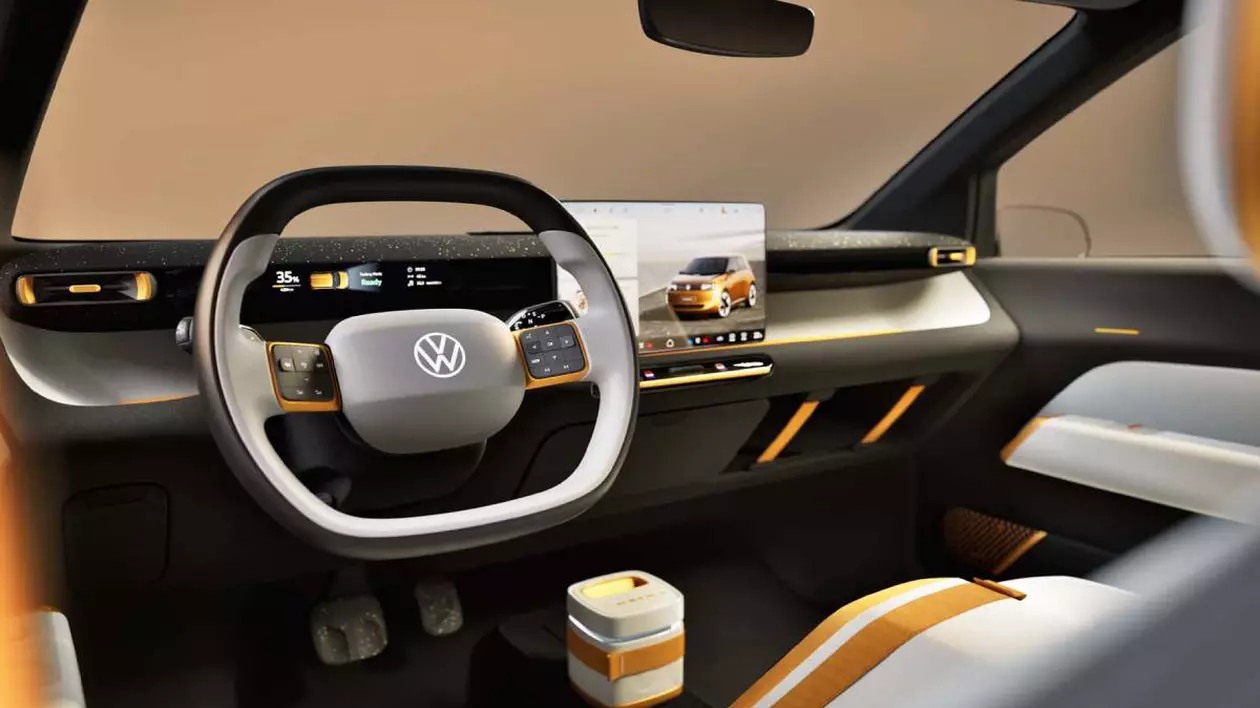 interior masina electrica VW culori alb și gri. Un ecran digital în spatele volanului afișează informații despre condus