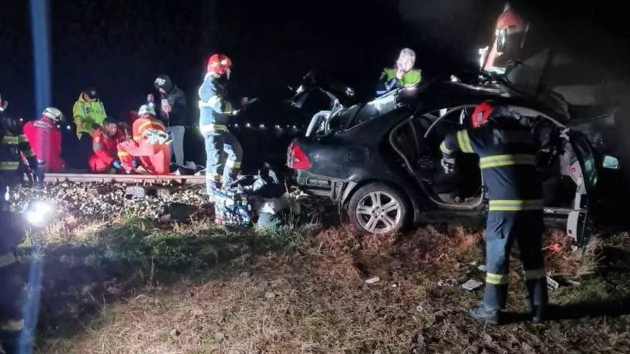 Echipaje ISU interveit la un accident de tren. Victimele sunt resuscitate