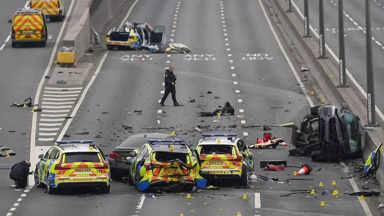 7 ofițeri răniți și 5 mașini de poliție distruse, în urmărirea unui șofer, lângă Newcastle: „Carnagiu absolut”