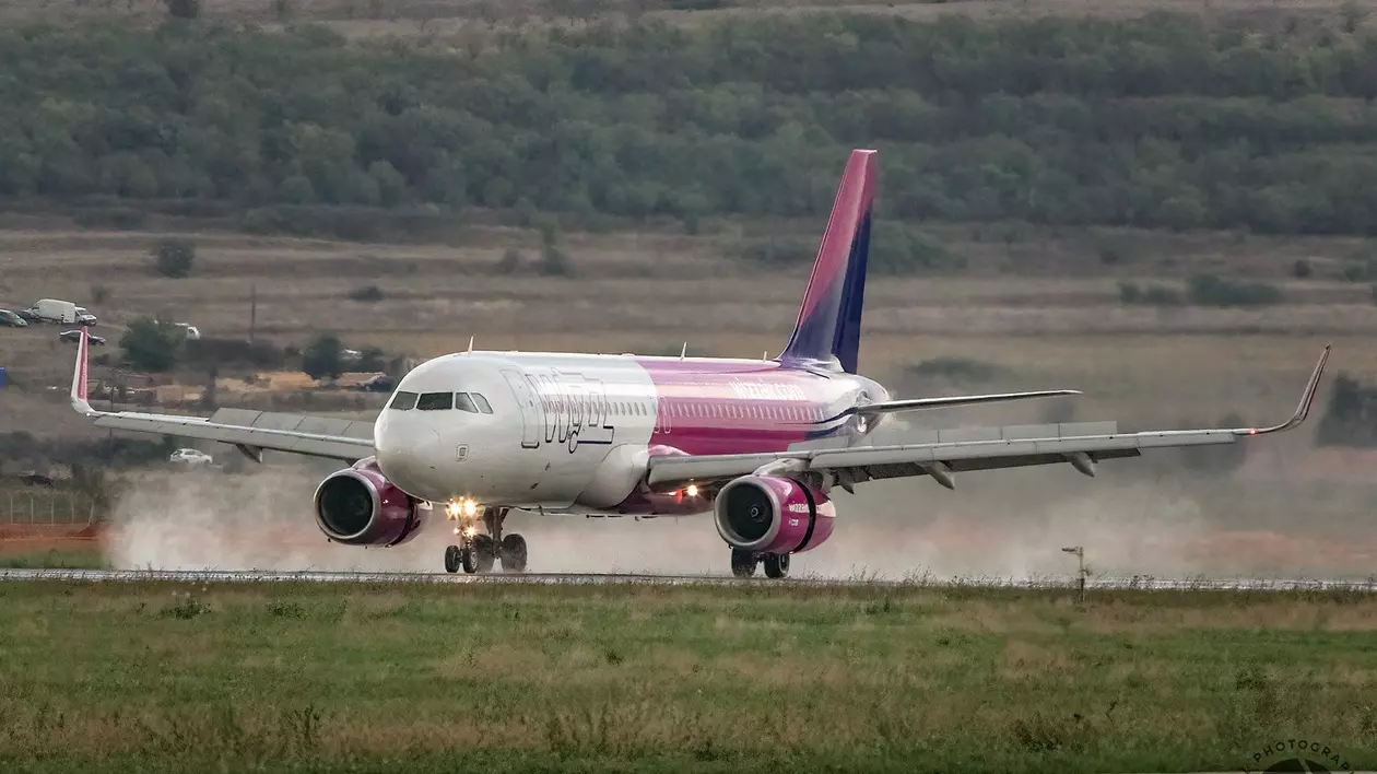 O aeronavă aterizează la aeroportul „Avram Iancu” din Cluj-Napoca. Foto: cu caracter ilustrativ Facebook Joseph Laszlo Bogyo