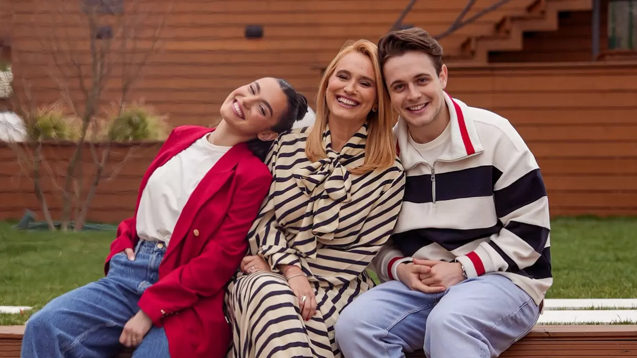 Alexia Eram, Andreea Esca și Aris Eram