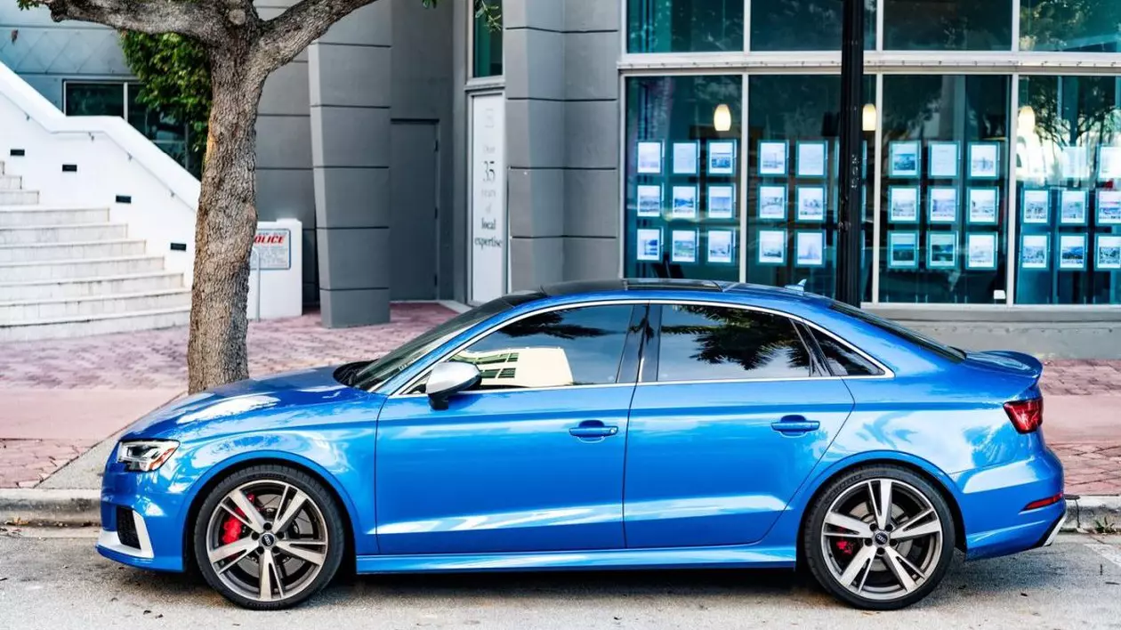 O mașină Audi RS3 Sport, parcată în aer liber, vedere laterală. Miami, Florida, SUA, 5 decembrie 2024