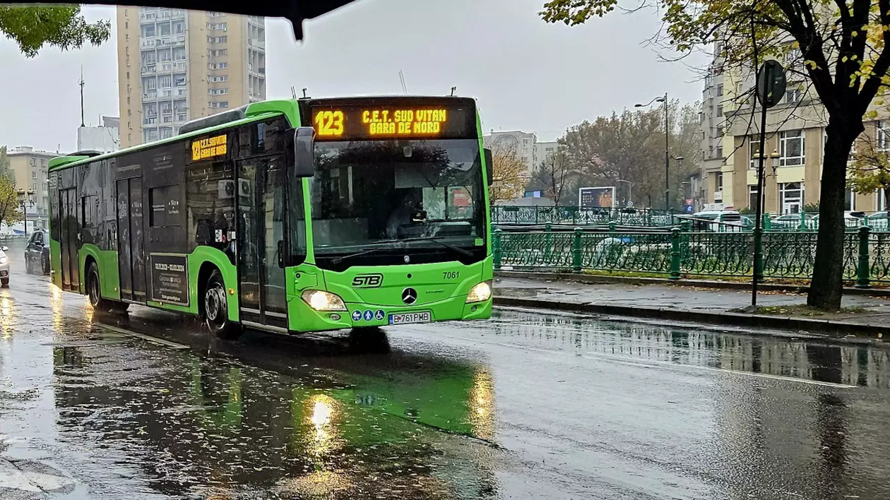 Schimbările de traseu și eliminarea unor linii de autobuz sunt tot mai frecvente în București
