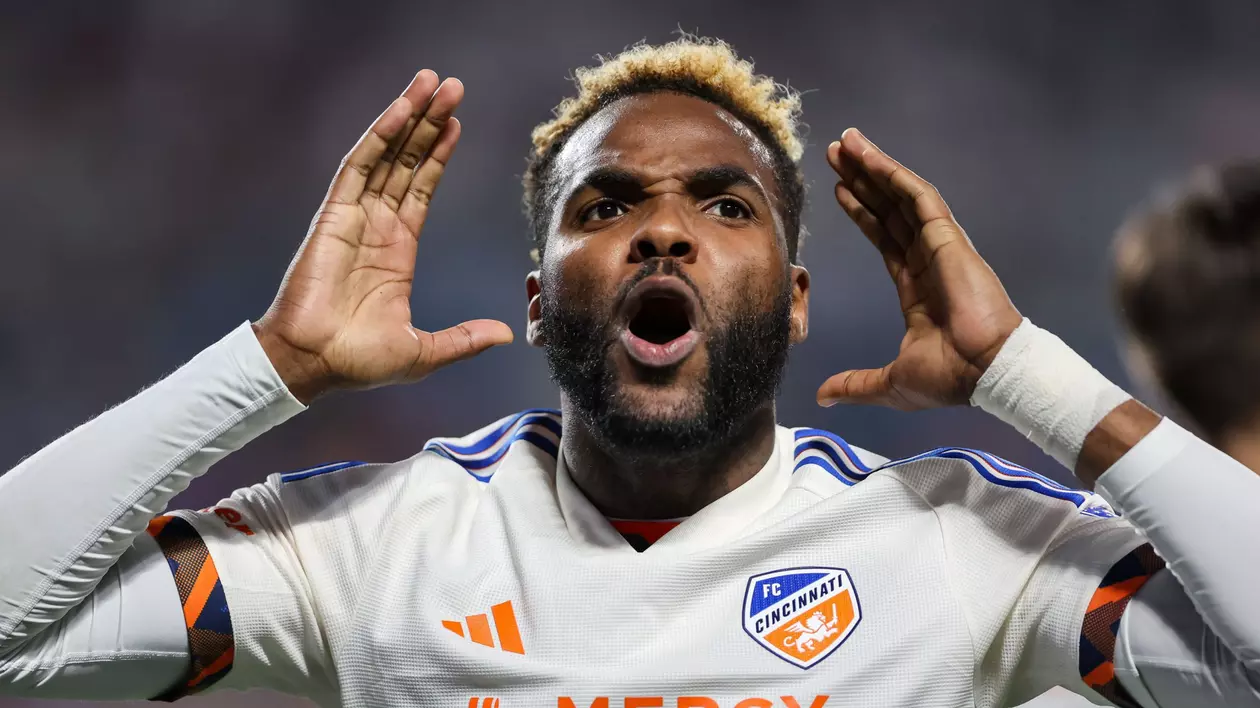 Noi detalii despre moartea fostului fotbalist rapidist Aaron Boupendza, în China: „M-a lovit violent cu cotul și, brusc, s-a aruncat”