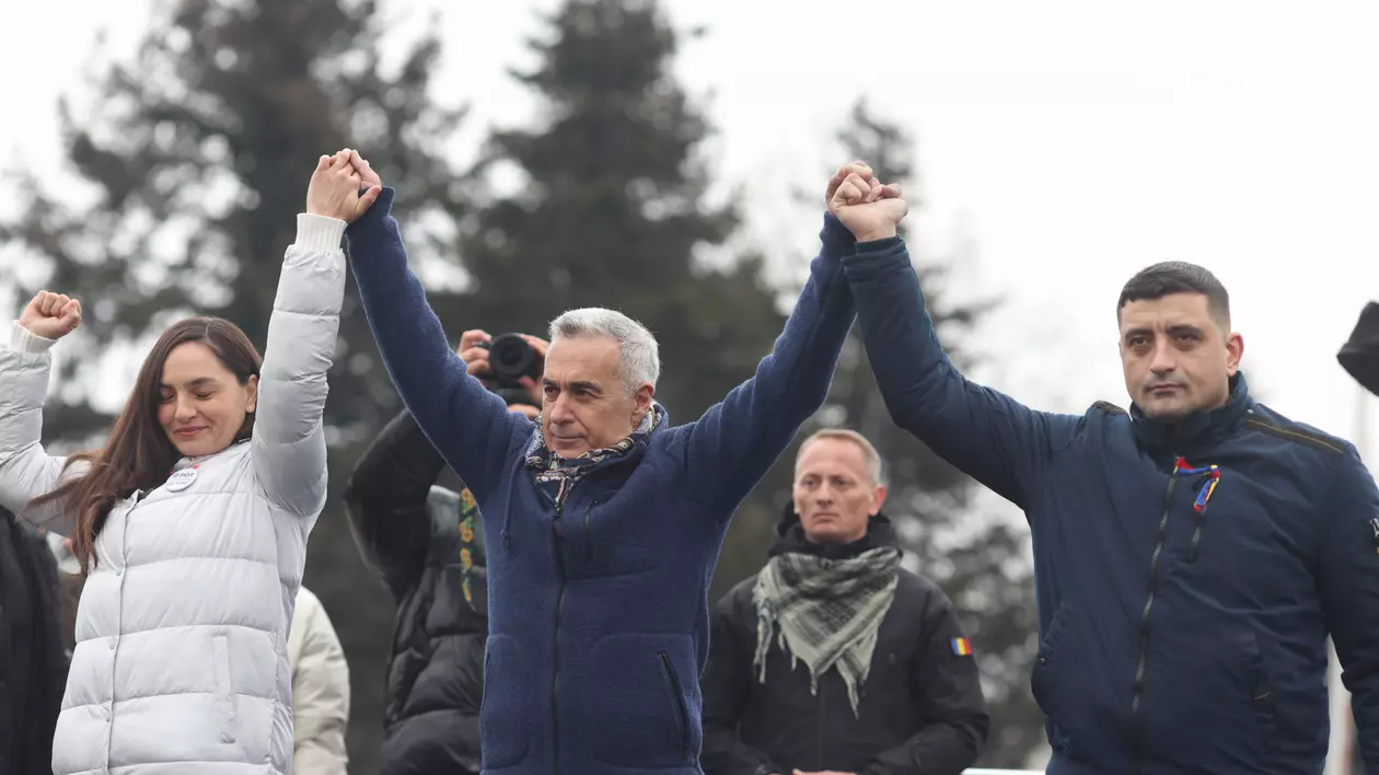 Calin Georgescu, George Simion si Anamaria Gavrila in Piata Victoriei. Inquam Photos : George Calin.jpg