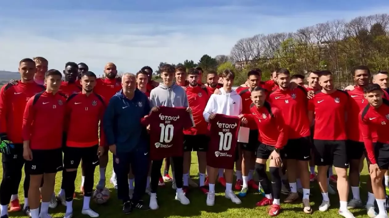 Boti și Denis, copiii bătuți cu bâtele la derby-ul cu U Cluj, invitați la antrenamentul echipei CFR Cluj