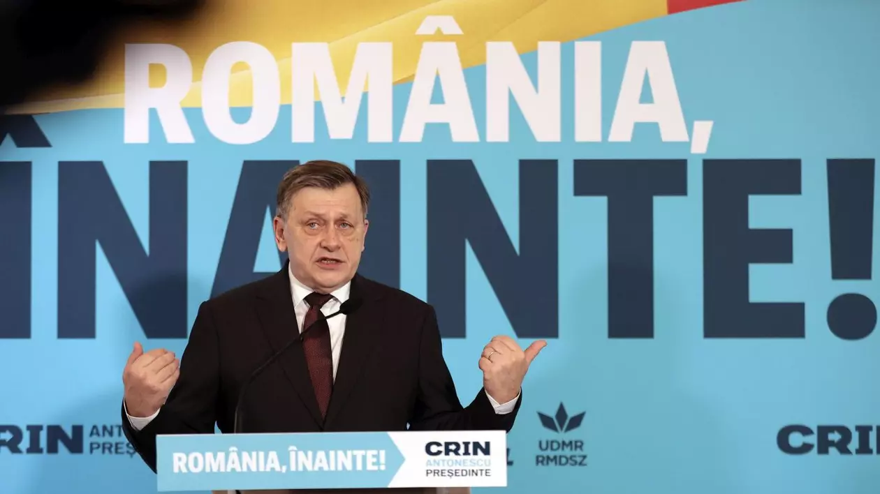 Crin Antonescu și-a depus pe 9 martie candidatura la alegerile prezidențiale 2025