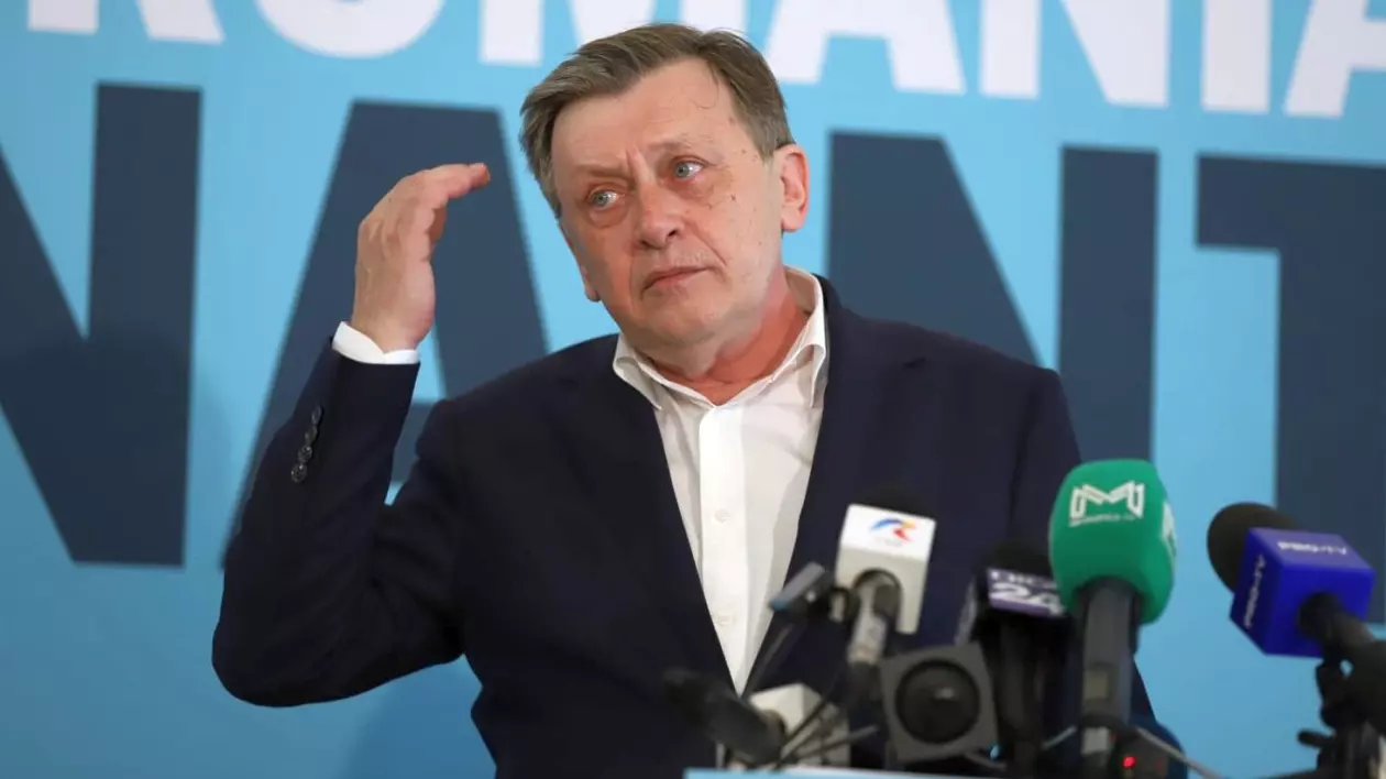Crin Antonescu în conferință de presă la sediul de campanie din Bulevardul Kiseleff