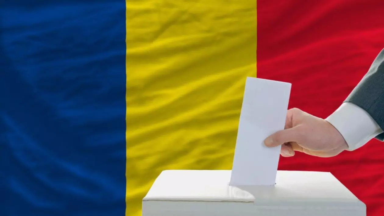 Un bărbat pune buletinul de vot într-o urnă, în timpul alegerilor din România, iar în spate se vede drapelul național