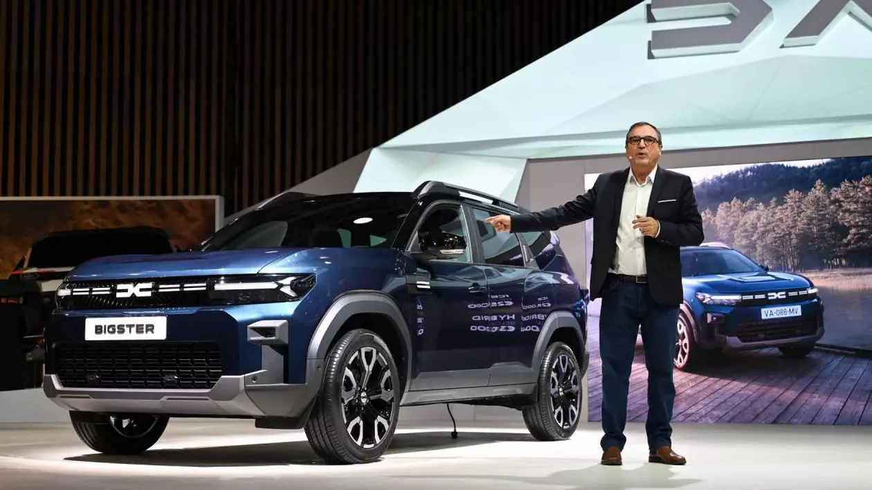 managerul general dacia in timpul unei prezentari a noului model bigster