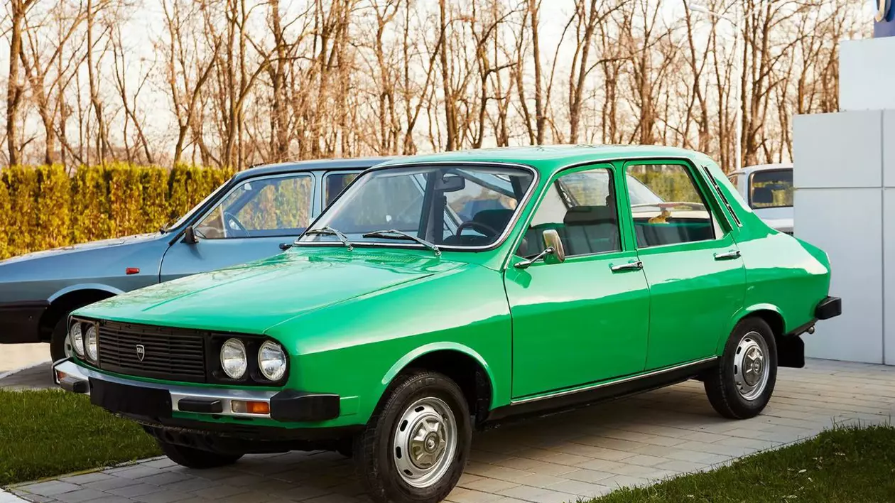 mașina Dacia model 1310 culoare verde metalic