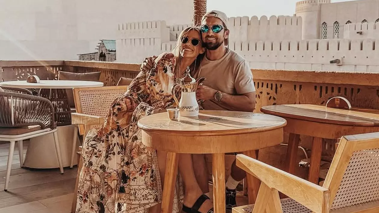 Dani Oțil și Gabriela Prisăcariu, soția lui, în vacanța de Paște din Oman