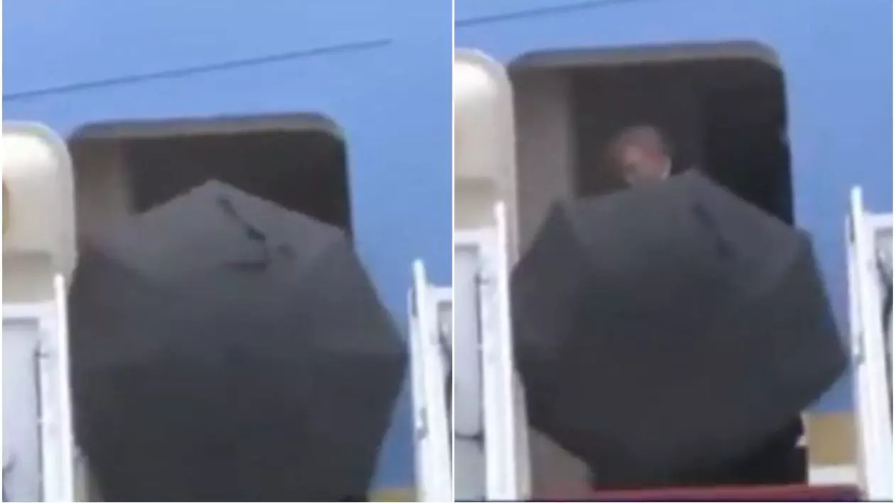 Donald Trump s-a făcut de râs când a vrut să intre cu umbrela deschisă în avion, sua, 11 aprilie 2025