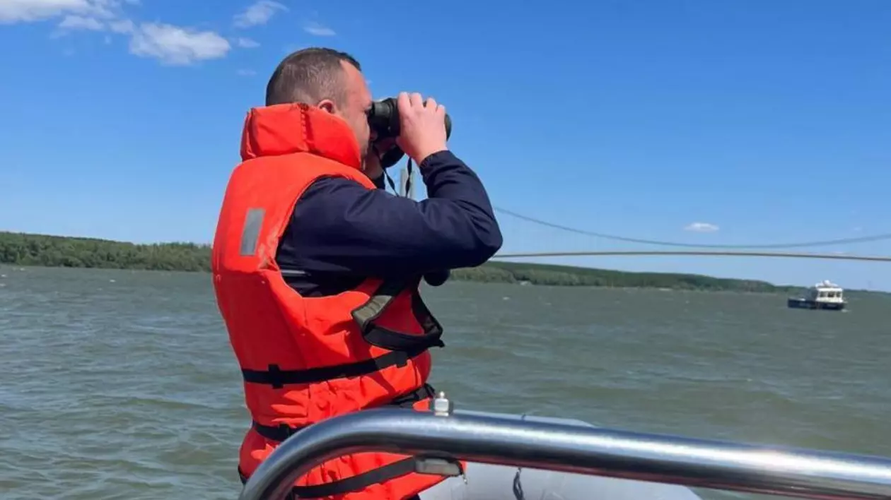 Două bărci și o barjă, implicate într-un accident naval pe Dunăre, la Rast, în judeţul Dolj. Doi oameni sunt dați dispăruți