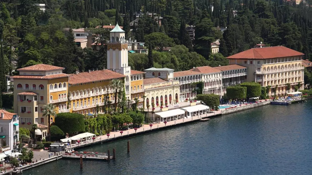 grand hotel gardone deschidere aprilie