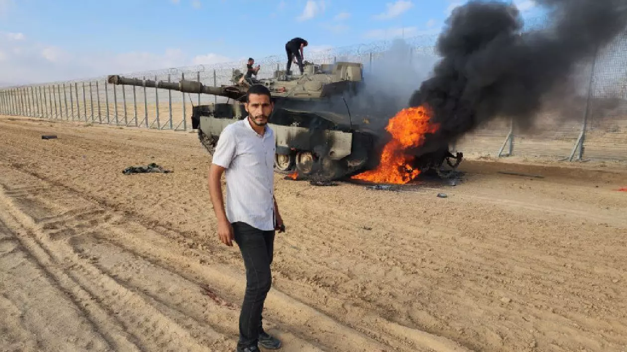 Jurnalistul pupat pe obraz de liderul Hamas Yahya Sinwar a fost eliminat. Familiile victimelor au dat în judecată AP și Reuters, care i-au folosit pozele cu atacul din 7 octombrie
