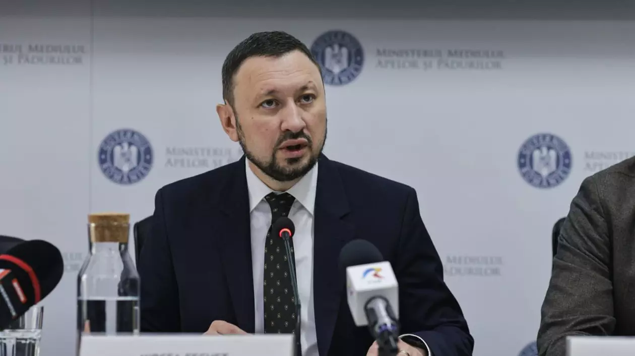 Mircea Fechet, la o conferință de presă la sediul Ministerului Mediului, Apelor și Pădurilor, 10 aprilie 2025