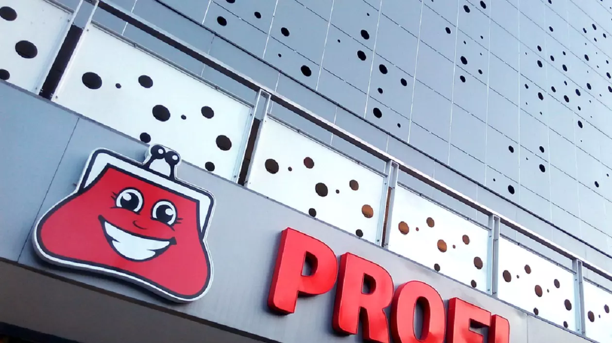 Program Profi de Paşte 2025. Când e deschis la Profi pe 19, 20 şi 21 aprilie - Imagine cu firma unui magazin Profi din Craiova
