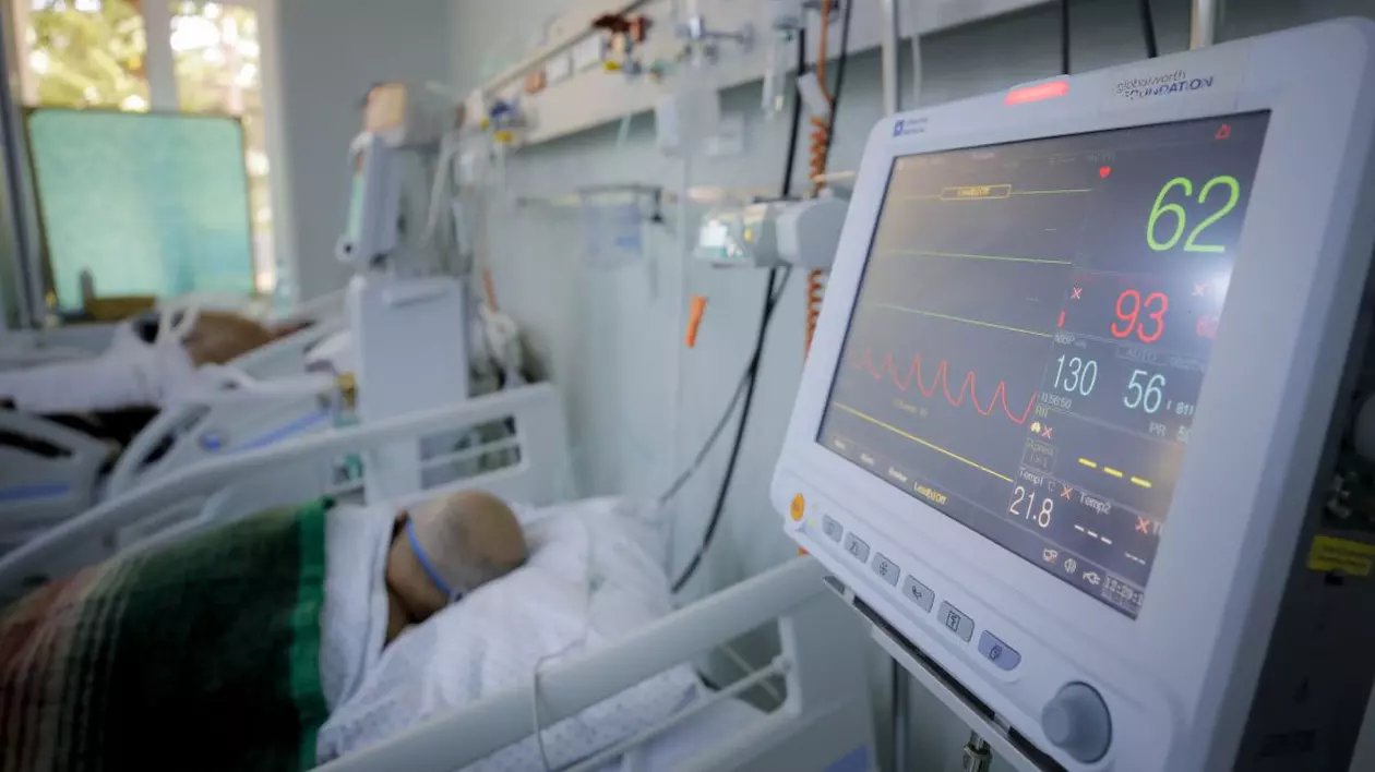 Pacienți într-o secție de Terapie Intensivă la spital